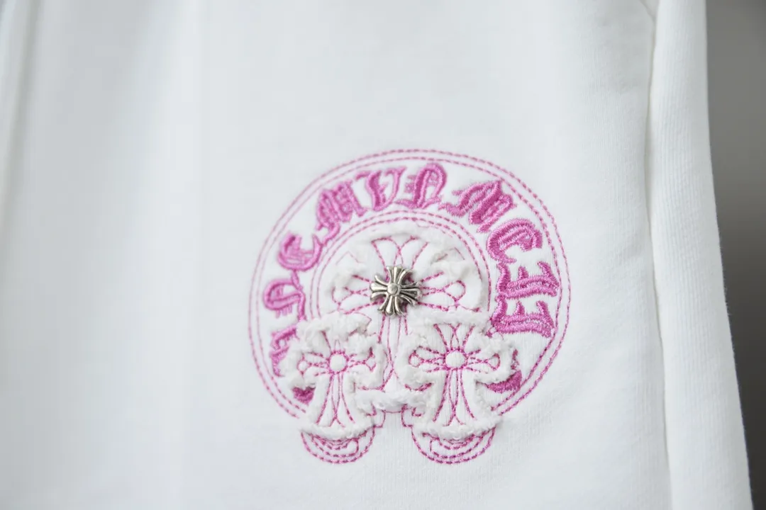 🅿️210 Ch*ome Hearte 2025ss new shorts Honbu patch pink embroidered shorts light luxury essential item for daily commuting for men and women Correct version Welcome to compare Detailed features · Made of 380g pure cotton health cloth fabric · Imported Tajima machine embroidery Honbu patchwork pink embroidered shorts with pink contrasting thread • Ready-made clothes are washed, worn and handmade • Hand-sewn Ch*ome Hearte hardware · Mold customization of the original logo-engraved hanging clock · Loose-waisted trousers · Double-needle stitching across seams · Original main mark, washed tag, moisture-proof paper packaging Color: Black/White Size: S M L XL
